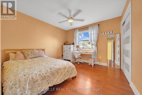 1043 Shaw Drive, Mississauga, ON - Indoor Photo Showing Bedroom