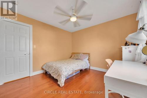 1043 Shaw Drive, Mississauga, ON - Indoor Photo Showing Bedroom