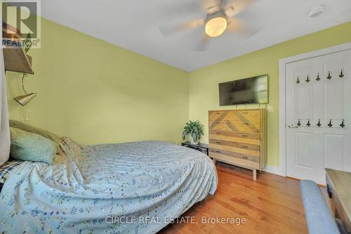 1043 Shaw Drive, Mississauga, ON - Indoor Photo Showing Bedroom