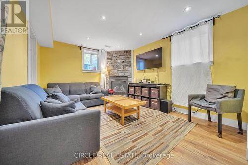 1043 Shaw Drive, Mississauga, ON - Indoor Photo Showing Living Room With Fireplace