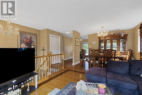 635 Wayne Crescent, Midland, ON - Indoor Photo Showing Living Room