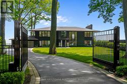 3 ENNISCLARE DRIVE E Oakville, ON L6J 4N3