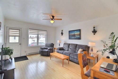 Salon - 369 4E Avenue, Val-D'Or, QC - Indoor Photo Showing Living Room