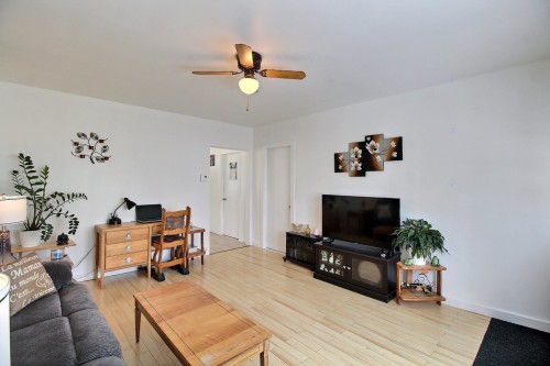 Salon - 369 4E Avenue, Val-D'Or, QC - Indoor Photo Showing Living Room