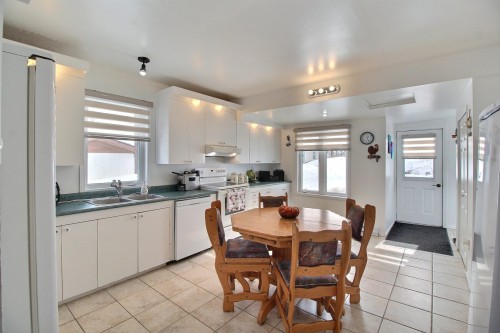 Cuisine - 369 4E Avenue, Val-D'Or, QC - Indoor