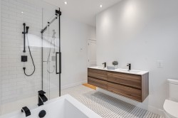 Salle de bains attenante à la CCP - 