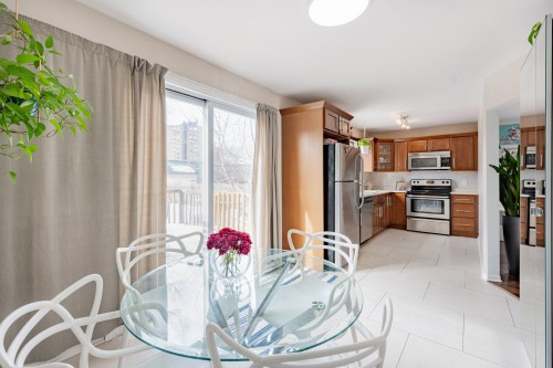 Coin-repas - 755 Rue Schubert, Brossard, QC - Indoor