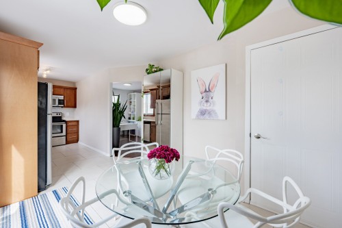 Coin-repas - 755 Rue Schubert, Brossard, QC - Indoor