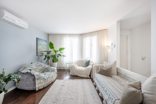 Salon - 755 Rue Schubert, Brossard, QC - Indoor