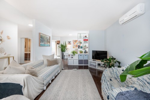 Salon - 755 Rue Schubert, Brossard, QC - Indoor