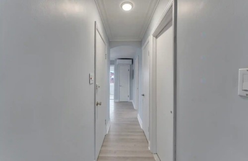 Mud Room - 675 Rue St-Antoine, Montréal (Lachine), QC - Indoor Photo Showing Other Room