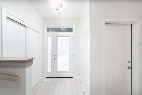 182 Moonlight Bay, Winnipeg, MB - Indoor Photo Showing Other Room