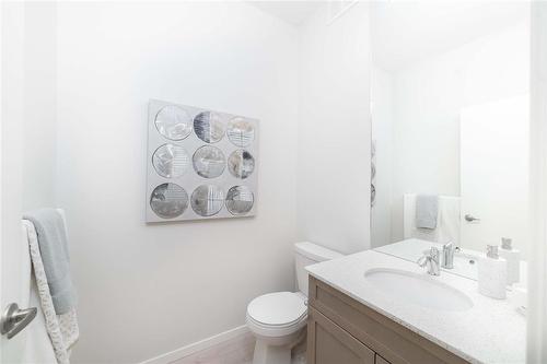 182 Moonlight Bay, Winnipeg, MB - Indoor Photo Showing Bathroom