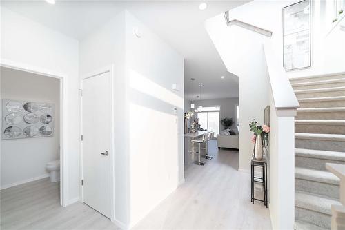 182 Moonlight Bay, Winnipeg, MB - Indoor Photo Showing Other Room