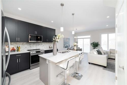 182 Moonlight Bay, Winnipeg, MB - Indoor Photo Showing Kitchen With Double Sink With Upgraded Kitchen