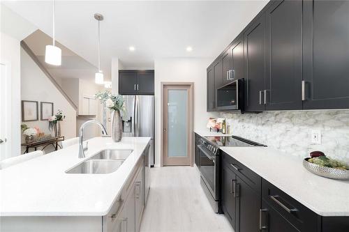 182 Moonlight Bay, Winnipeg, MB - Indoor Photo Showing Kitchen With Double Sink With Upgraded Kitchen
