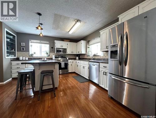 119 Macdonald Place, Swift Current, SK - Indoor Photo Showing Kitchen With Stainless Steel Kitchen