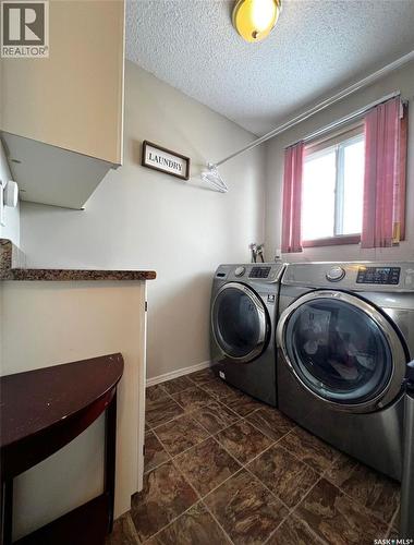 119 Macdonald Place, Swift Current, SK - Indoor Photo Showing Laundry Room