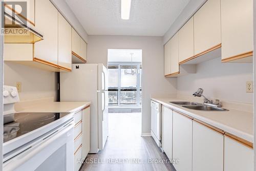 1505 - 363 Colborne Street, London East (East K), ON - Indoor Photo Showing Kitchen With Double Sink