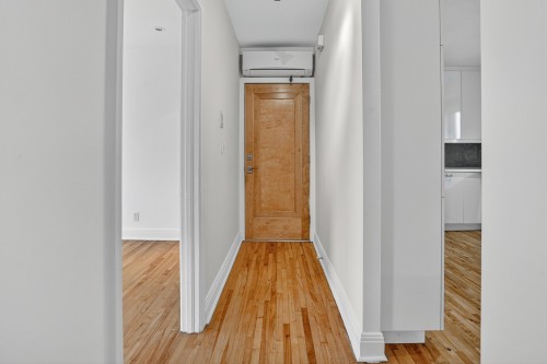 Mud Room - 8755 Av. De Chateaubriand, Montréal (Ahuntsic-Cartierville), QC - Indoor Photo Showing Other Room