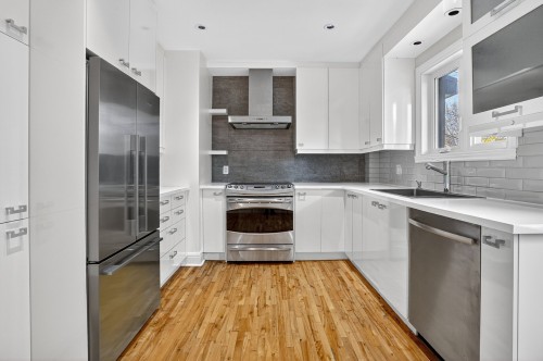 Kitchen - 8755 Av. De Chateaubriand, Montréal (Ahuntsic-Cartierville), QC - Indoor Photo Showing Kitchen With Upgraded Kitchen