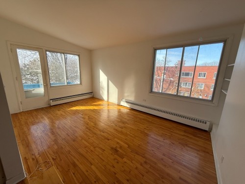 Salon - 12-490 Ch. Du Bord-Du-Lac-Lakeshore, Dorval, QC - Indoor Photo Showing Other Room