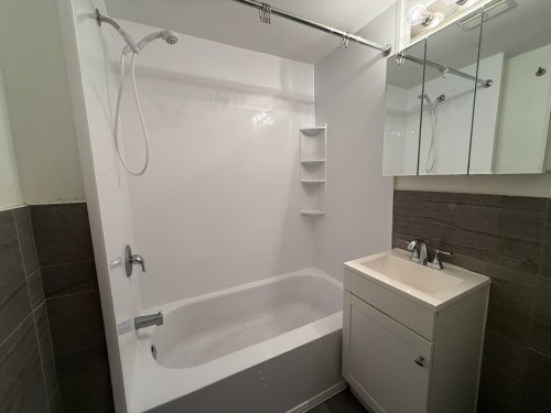 Salle de bains - 12-490 Ch. Du Bord-Du-Lac-Lakeshore, Dorval, QC - Indoor Photo Showing Bathroom