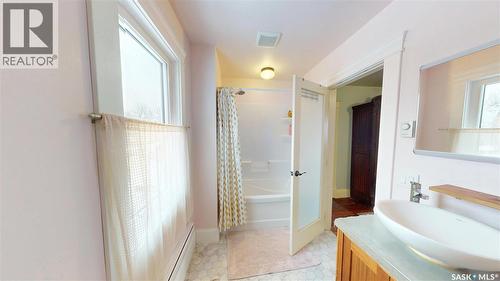 107 3Rd Avenue, Scott, SK - Indoor Photo Showing Bathroom