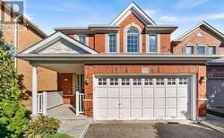 909 OAKTREE CRESCENT  Newmarket, ON L3X 2Z1