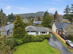 1787 Penshurst Rd  Saanich, BC V8N 2N6
