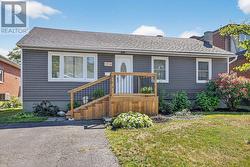 1914 ROSEBELLA AVENUE  Ottawa, ON K1T 1G7