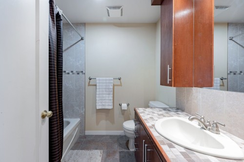 Bathroom - 218 Rue Du Niagara, Kirkland, QC - Indoor Photo Showing Bathroom