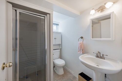 Bathroom - 218 Rue Du Niagara, Kirkland, QC - Indoor Photo Showing Bathroom