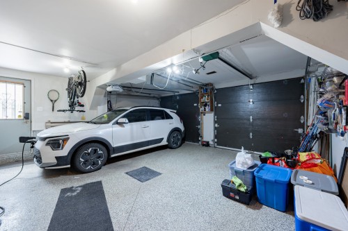 Garage - 218 Rue Du Niagara, Kirkland, QC - Indoor Photo Showing Garage