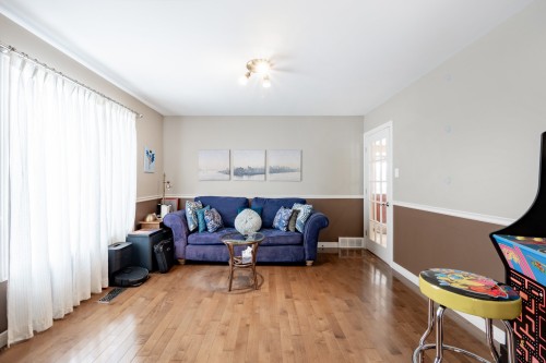 Office - 218 Rue Du Niagara, Kirkland, QC - Indoor Photo Showing Living Room