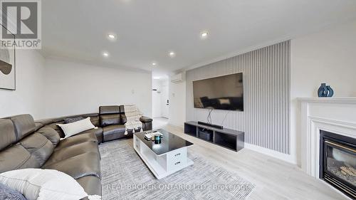 26 - 909 KING STREET W  Oshawa, ON L1J 2L4