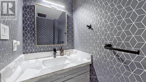 26 - 909 King Street W, Oshawa, ON - Indoor Photo Showing Bathroom