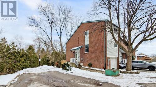 26 - 909 King Street W, Oshawa, ON - Outdoor