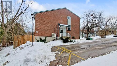26 - 909 King Street W, Oshawa, ON - Outdoor