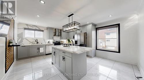 26 - 909 King Street W, Oshawa, ON - Indoor Photo Showing Kitchen With Upgraded Kitchen