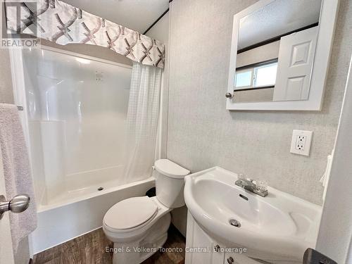 B8 - 7489 Sideroad 5 E, Wellington North, ON - Indoor Photo Showing Bathroom