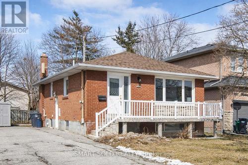 995 GARRARD AVENUE  Mississauga, ON L5E 1L4
