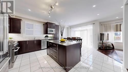 186 Ascalon Drive, Vaughan, ON - Indoor Photo Showing Kitchen With Stainless Steel Kitchen With Upgraded Kitchen