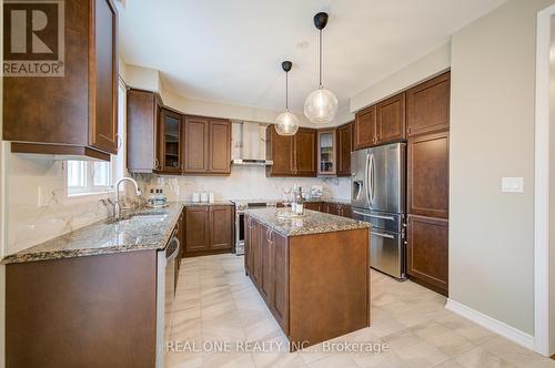 396 Thomas Phillips Drive, Aurora, ON - Indoor Photo Showing Kitchen
