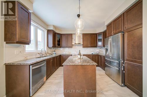 396 Thomas Phillips Drive, Aurora, ON - Indoor Photo Showing Kitchen