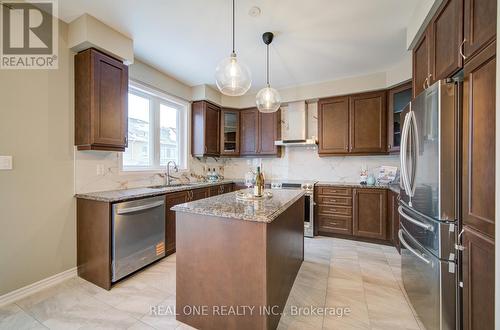 396 Thomas Phillips Drive, Aurora, ON - Indoor Photo Showing Kitchen