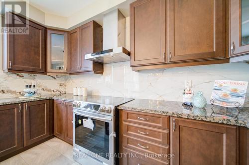 396 Thomas Phillips Drive, Aurora, ON - Indoor Photo Showing Kitchen