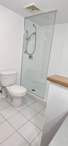 Salle de bains - 408-4720 Rue Jean-Talon E., Montréal (Saint-Léonard), QC - Indoor Photo Showing Bathroom