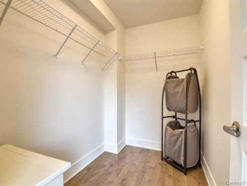 Closet - 18506 Boul. Gouin O., Montréal (Pierrefonds-Roxboro), QC - Indoor