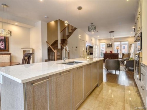 Kitchen - 18506 Boul. Gouin O., Montréal (Pierrefonds-Roxboro), QC - Indoor Photo Showing Kitchen With Double Sink With Upgraded Kitchen